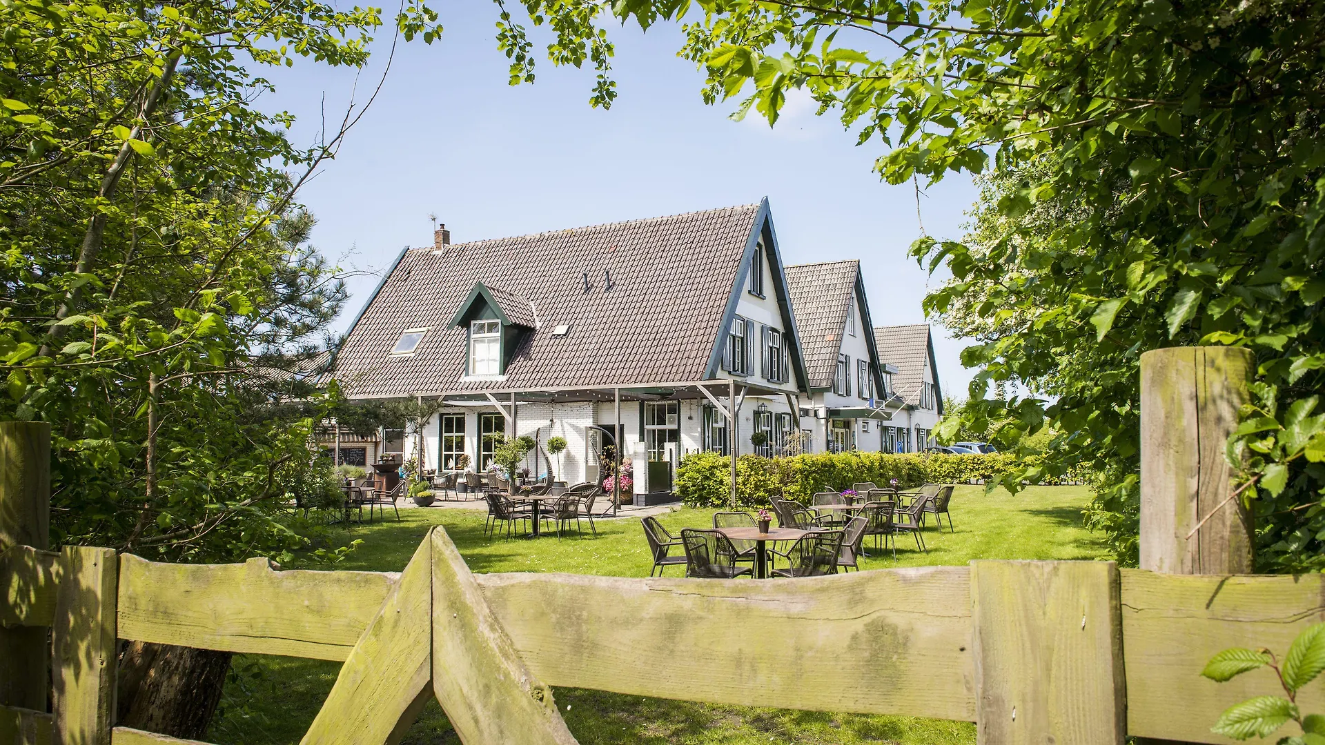 4 Familienhotels nahe der Oudheidkamer auf Texel im Vergleich