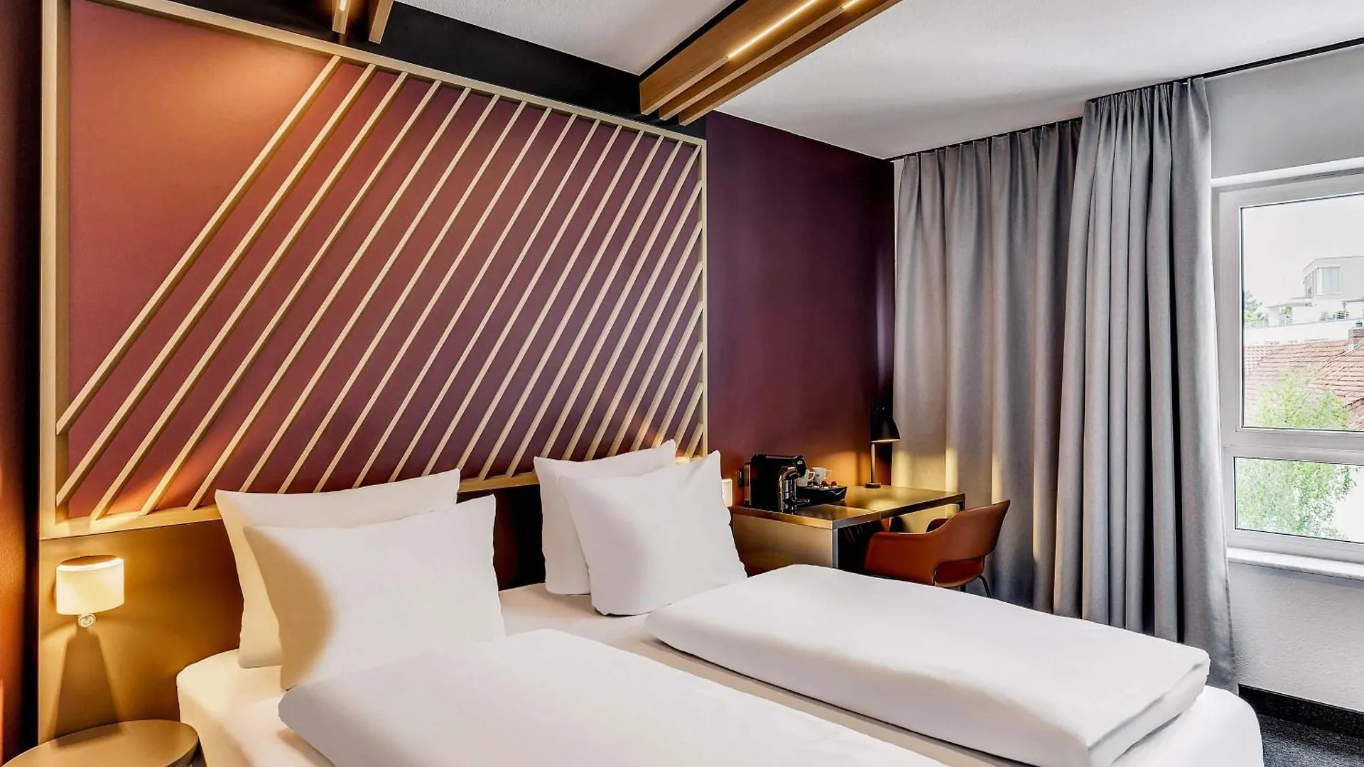 4 Budget-Hotels nahe dem Universum Bremen im Vergleich