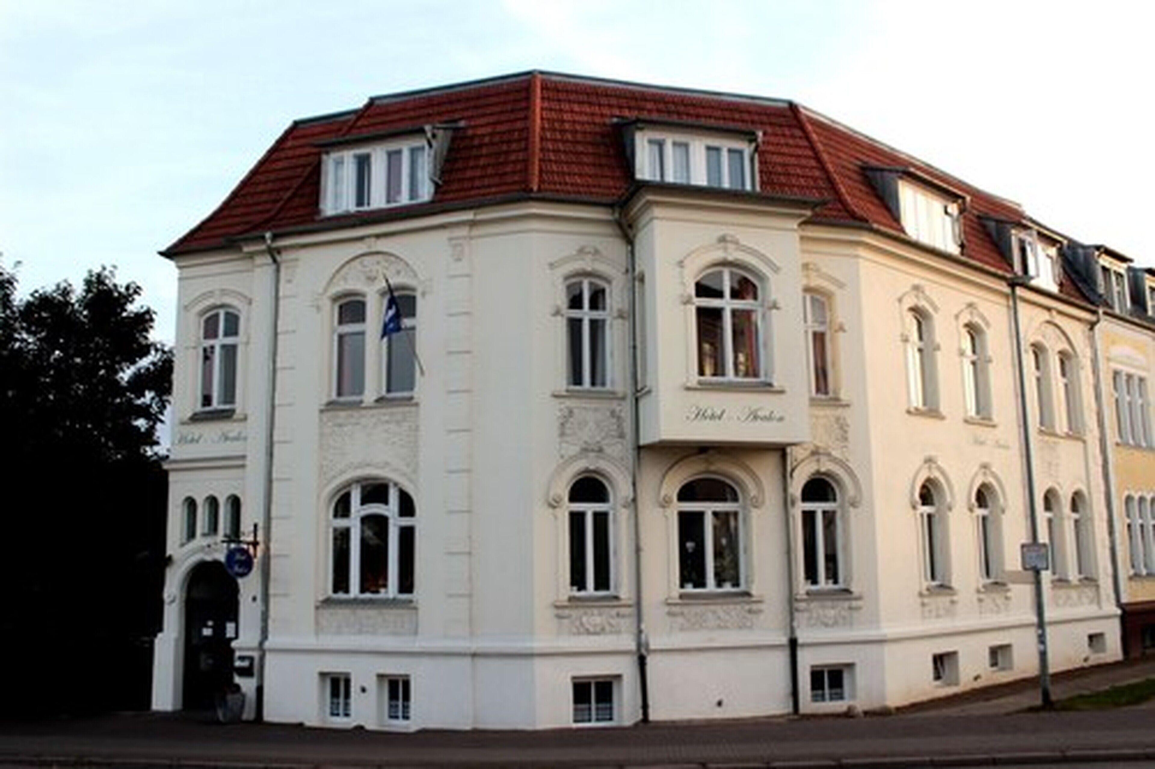 Nähe Marina Nord: 4 Zentrale Hotels in Schwerin im Vergleich