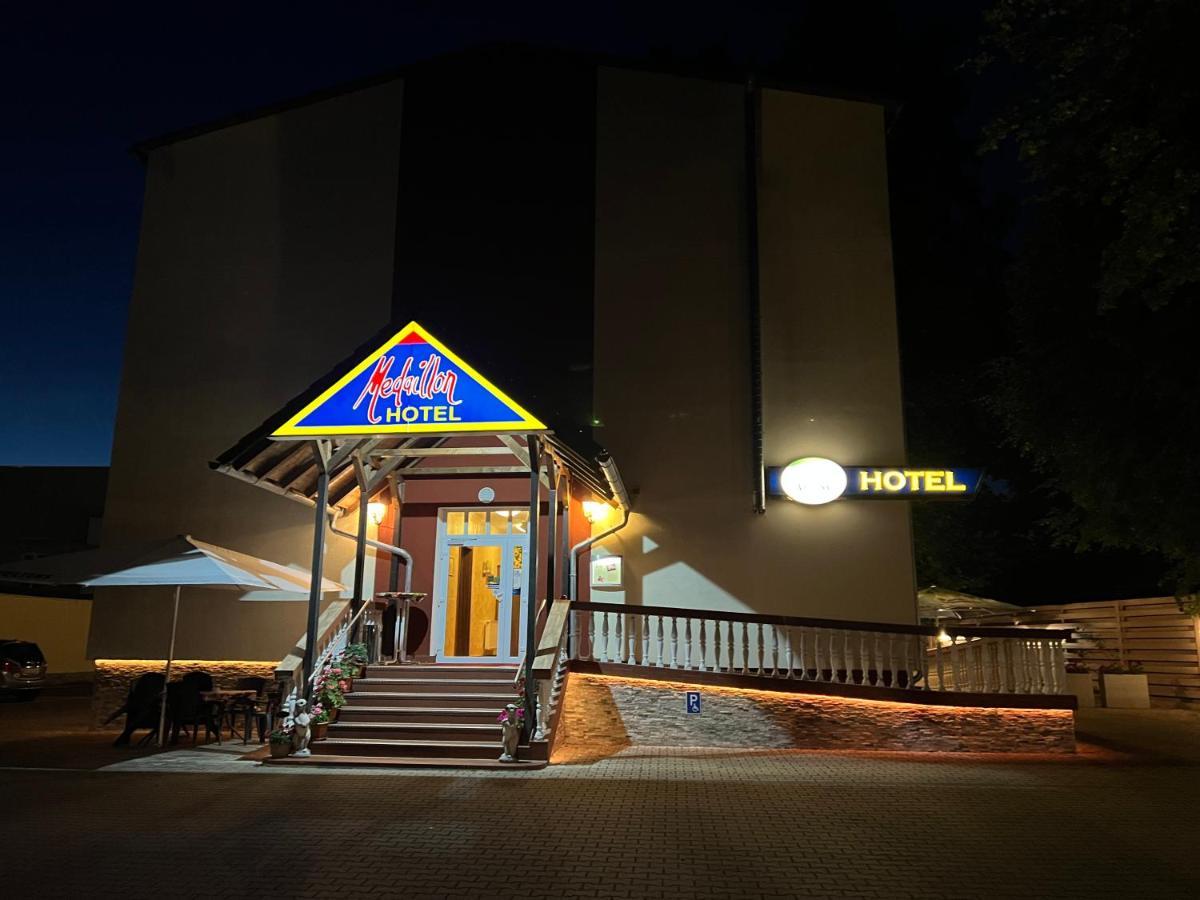 4 Smarte Hotels nahe Dom-Platz Magdeburg im Vergleich